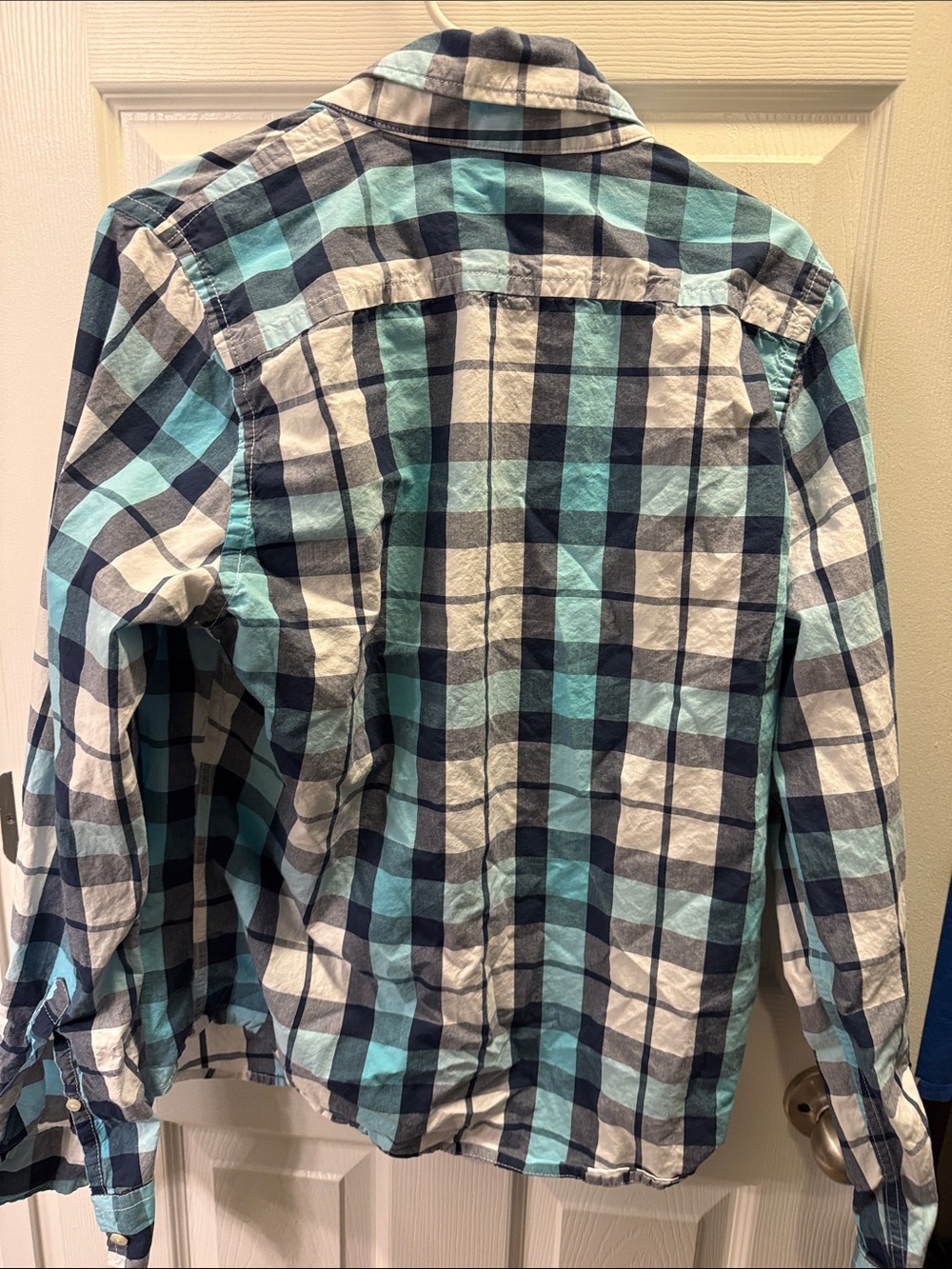 Hollister Aqua & Navy Plaid Long-Sleeve Button-Down Shirt - Picture 4 of 4